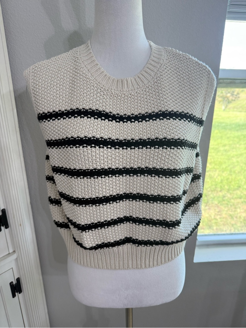 Moon and Madison :Striped Knit Cropped Sweater Knitted Vest - Cream & Black